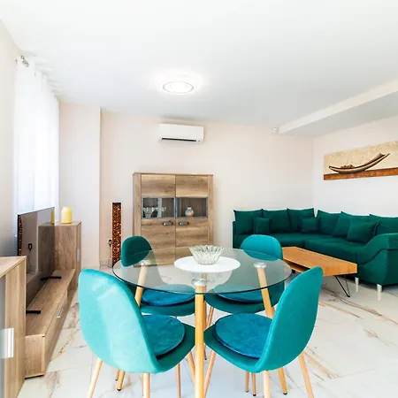 Nela Apartment Kastela